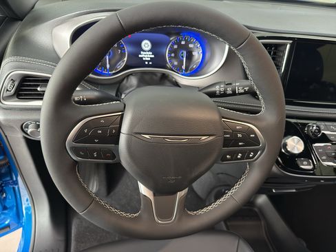 New 2027 Chrysler Pacifica Select FWD image 15