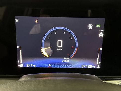 Used 2024 Chevrolet Trax LT FWD image 12