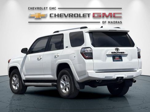 Used 2022 Toyota 4Runner SR5 Premium w/ Moonroof Package RWD image 5