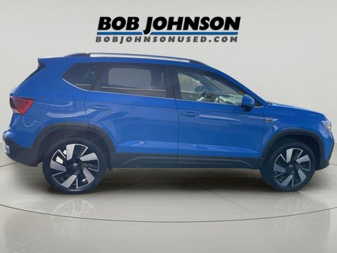 Used 2023 Volkswagen Taos SEL AWD/4WD image 2