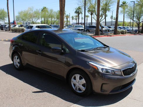Used 2017 Kia Forte LX image 25