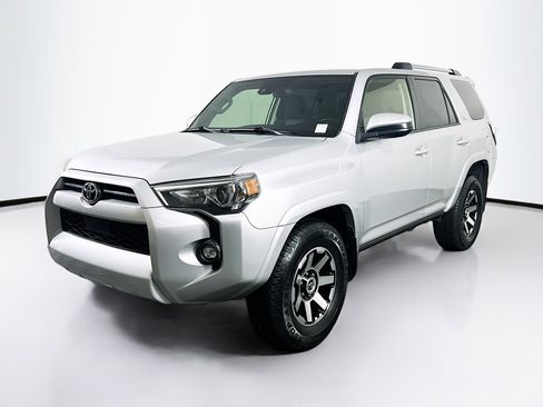 Used 2021 Toyota 4Runner SR5 image 3
