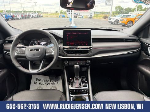 Used 2025 Jeep Compass Trailhawk AWD/4WD image 12