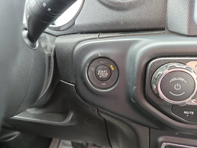 Used 2019 Jeep Wrangler Unlimited Sahara AWD/4WD image 24