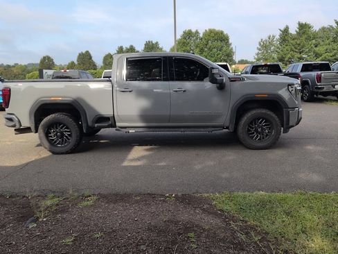 Used 2025 GMC Sierra 2500 SLE w/ SLE Value Package; AWD/4WD image 9