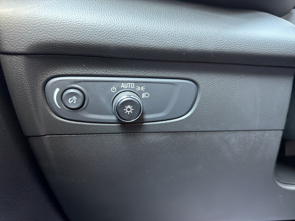 Used 2022 Buick Envision Preferred FWD image 36