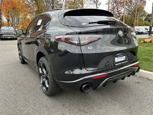 New 2025 Alfa Romeo Stelvio Sprint image 6