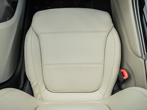 Used 2024 Mercedes-Benz GLC 300 4MATIC image 30