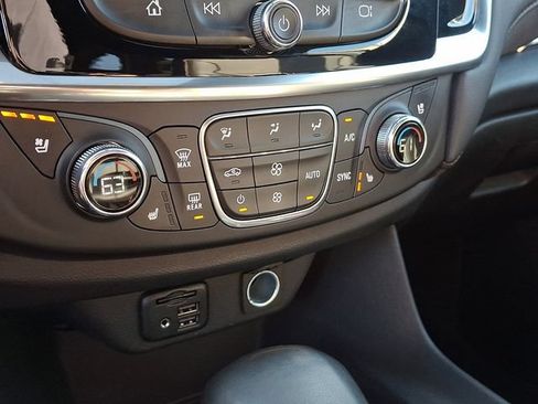 Used 2023 Chevrolet Traverse High Country AWD/4WD image 28