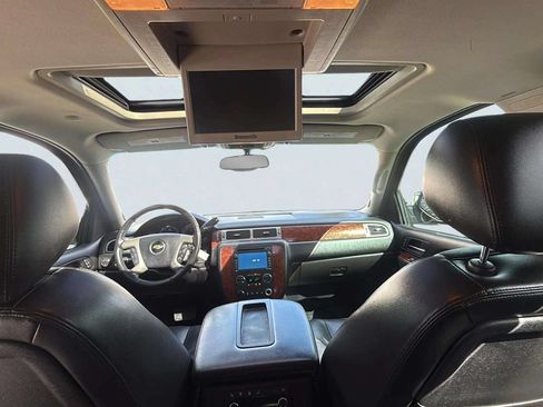 Used 2011 Chevrolet Tahoe LTZ AWD/4WD image 12