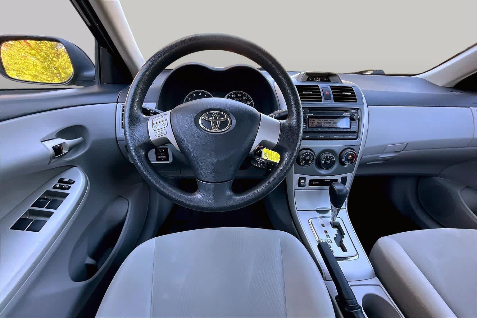 Used 2012 Toyota Corolla LE FWD image 6