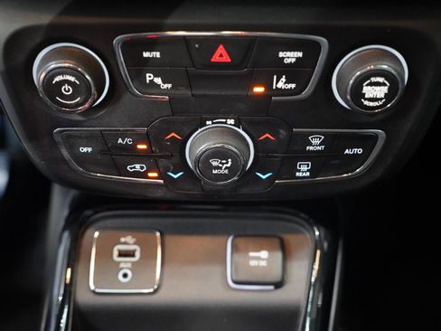 Used 2018 Jeep Compass Limited w/ Navigation Group FWD image 22