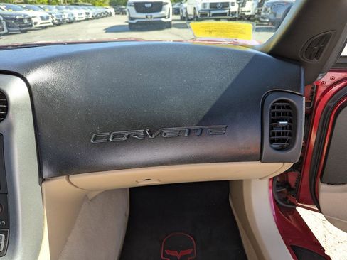 Used 2005 Chevrolet Corvette Coupe w/ Preferred Equipment Group RWD image 30