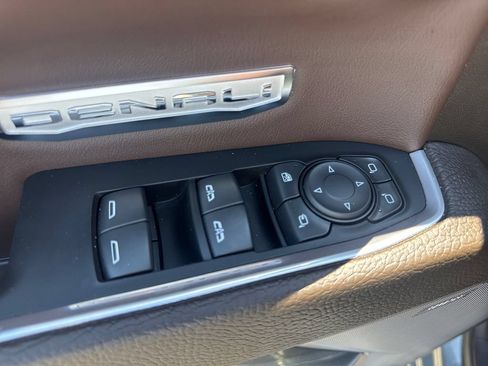 Used 2023 GMC Sierra 1500 Denali w/ Technology Package AWD/4WD image 17