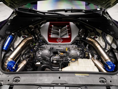 Used 2023 Nissan GT-R Premium w/ Premium Interior Package AWD/4WD image 2
