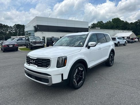 Used 2023 Kia Telluride S FWD image 3