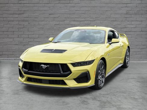 Used 2025 Ford Mustang GT Premium w/ GT Performance Package RWD image 2