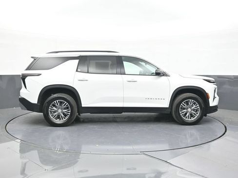 Used 2025 Chevrolet Traverse LT w/ Driver Confidence Package AWD/4WD image 16