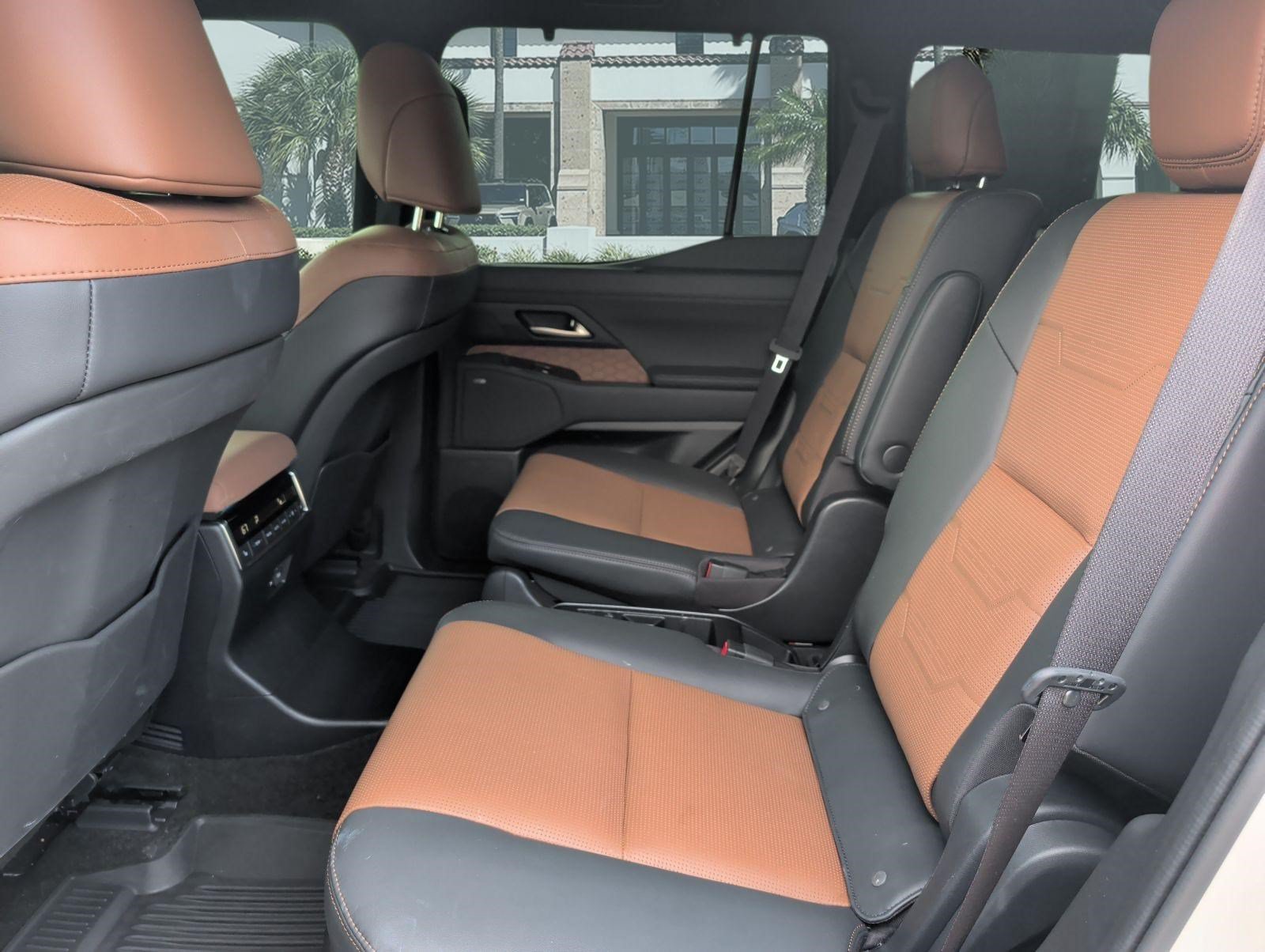 Used 2024 Lexus GX 550 w/ Accessory Package (Z1) AWD/4WD image 25
