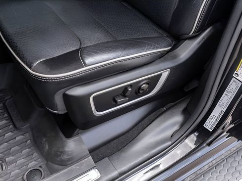 Used 2022 RAM 1500 Laramie AWD/4WD image 10