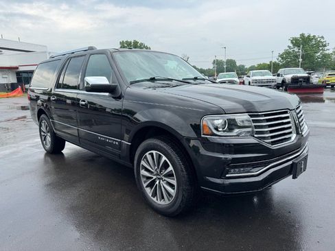 Used 2017 Lincoln Navigator L Select AWD/4WD image 7