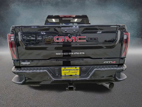 Used 2025 GMC Sierra 2500 AT4 w/ Technology Package image 5