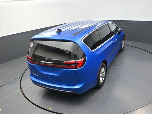 New 2026 Chrysler Pacifica Select image 17