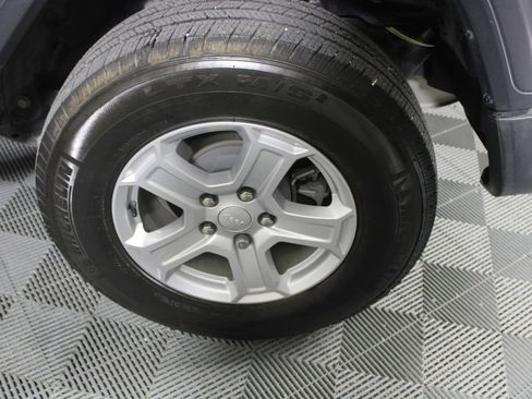 Used 2020 Jeep Wrangler Sport image 22