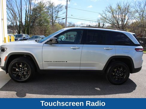 Used 2025 Jeep Grand Cherokee Altitude image 12