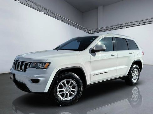 Used 2019 Jeep Grand Cherokee Laredo AWD/4WD image 25