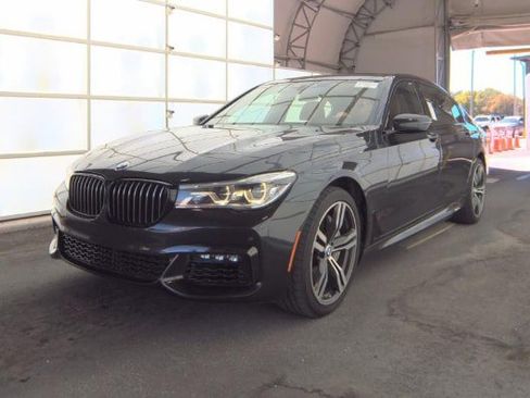 Used 2018 BMW 750i image 1
