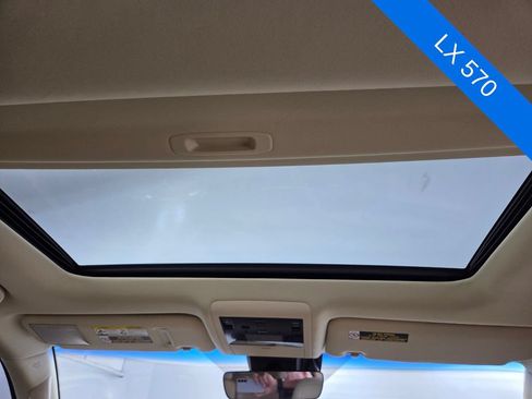 Used 2017 Lexus LX 570 4WD w/ Luxury Package image 16