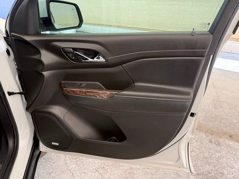 Used 2021 GMC Acadia Denali w/ Denali Technology Package FWD image 14
