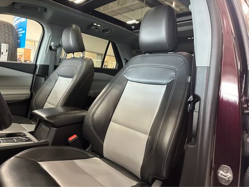 Used 2022 Ford Explorer XLT w/ Equipment Group 202A image 20