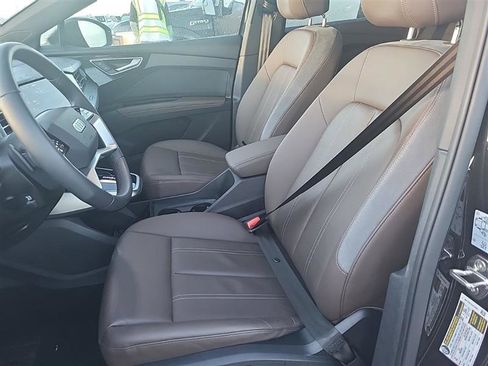 Used 2025 Audi Q4 e-tron Premium Plus w/ Premium Plus image 5