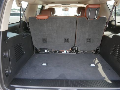 Used 2016 Cadillac Escalade ESV Luxury AWD/4WD image 9
