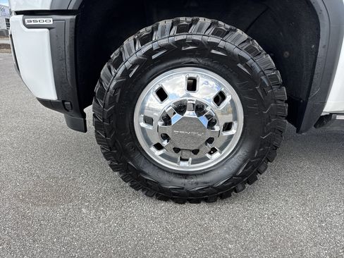 Used 2024 GMC Sierra 3500 Denali w/ Technology Package image 13