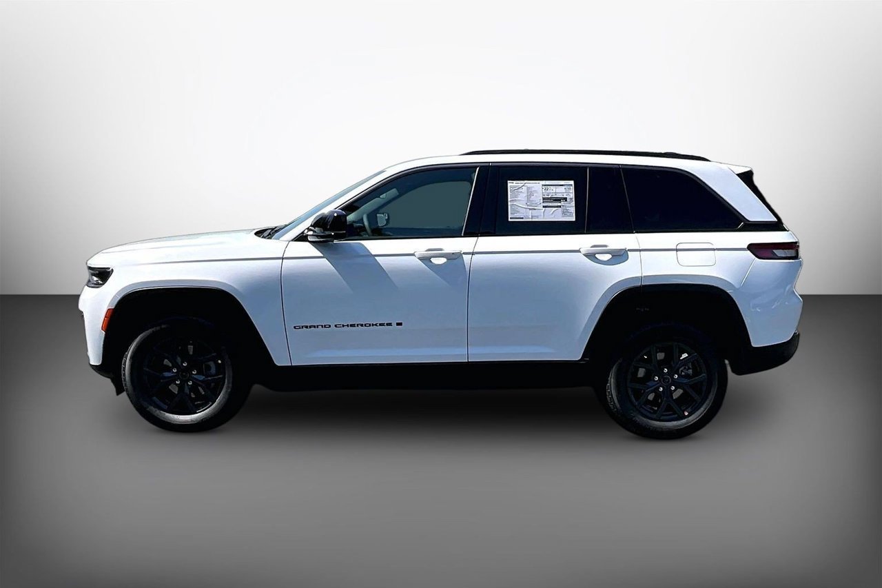 New 2027 Jeep Grand Cherokee Altitude AWD/4WD image 5
