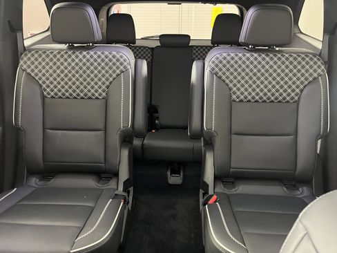 Used 2024 GMC Acadia Denali w/ Super Cruise Package image 23