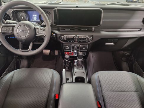 Used 2025 Jeep Wrangler Unlimited Rubicon 4xe w/ Convenience Group image 17