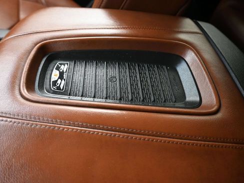 Used 2019 Cadillac Escalade ESV Luxury AWD/4WD image 23