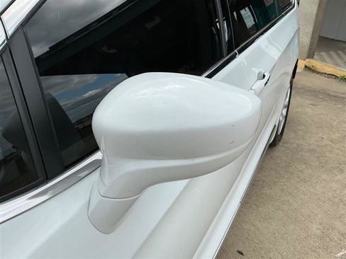 Used 2017 Chrysler Pacifica Touring-L w/ Tire & Wheel Group image 15