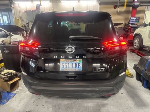 Used 2021 Nissan Rogue S AWD/4WD image 7