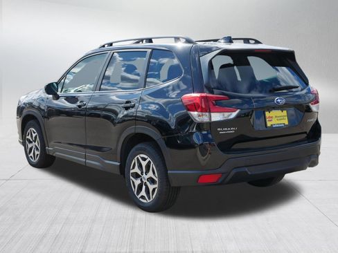 Used 2023 Subaru Forester Premium AWD/4WD image 3