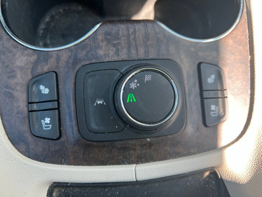 Used 2020 GMC Acadia Denali w/ Technology Package FWD image 23