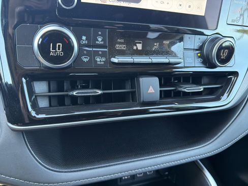 Certified 2025 Toyota Highlander LE FWD image 7