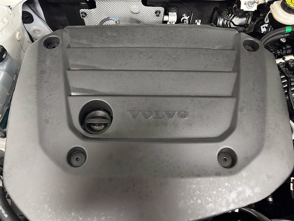 Used 2025 Volvo XC40 B5 Plus AWD/4WD image 10