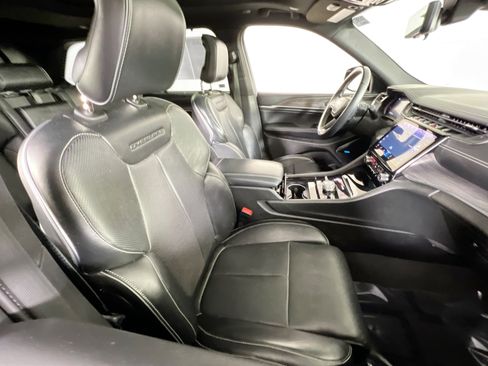 Used 2022 Jeep Grand Cherokee Overland w/ Luxury Tech Group IV image 28