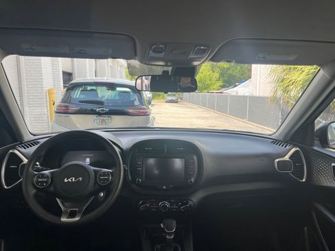 Used 2025 Kia Soul LX w/ LX Technology Package FWD image 31