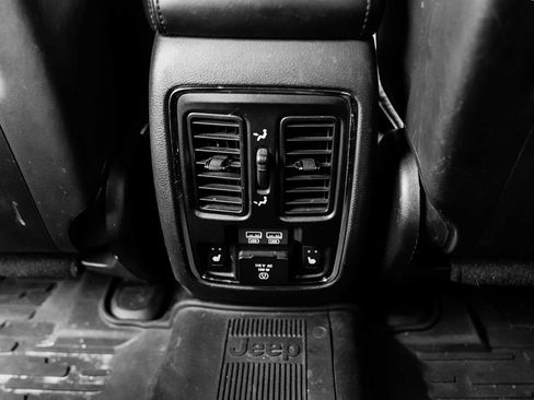 Used 2018 Jeep Grand Cherokee Trailhawk image 37